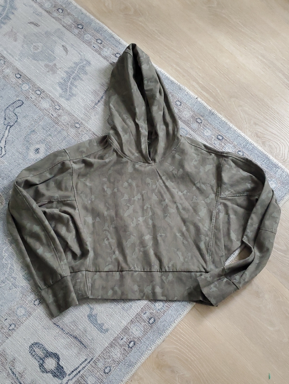 Athleta Farallon Green Camo Cropped Hoodie Sweatshirt SzXS